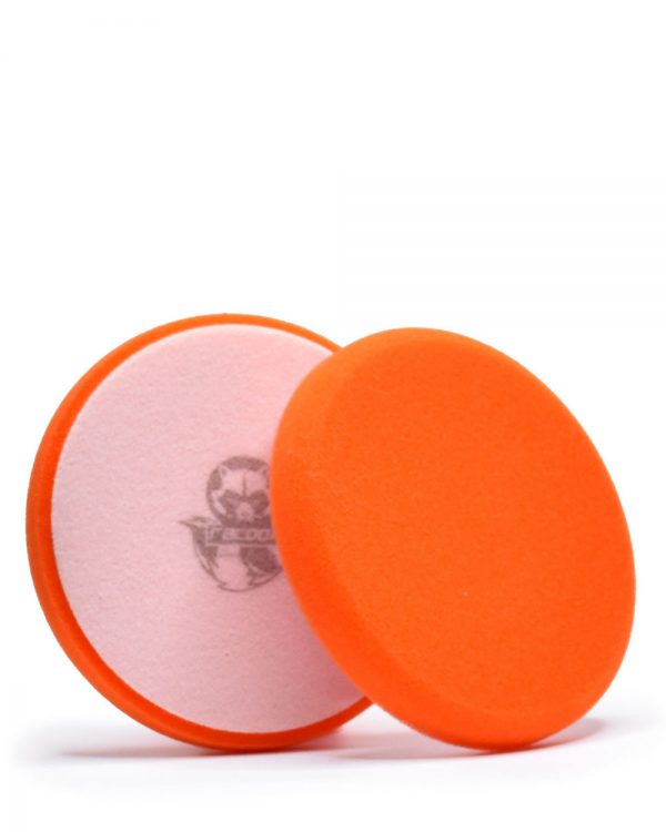 dva oranžové středně tvrdé pěnové leštící kotouče s logem autokosmetiky Racoon Cleaning Products