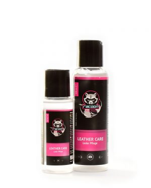 dvě průhledné lahvičky obsahující přípravek na oživení a péči o kůži, který je taktéž prieľadnej barvy s etiketou a logem autokosmetiky Racoon Cleaning Products